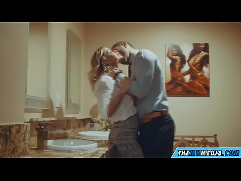 ❤️ Nuair a mheallann blonde busty tú i seomra scíthe poiblí Porn ag ga.extraclasswork.ru